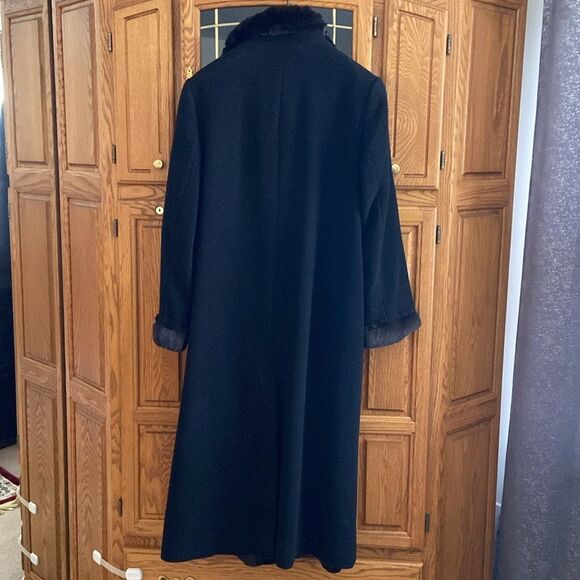Ellen Tracy Long Black Wool Blend Coat withh faux fur trim - Picture 12 of 14